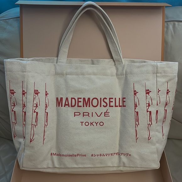Sale‼️‼️‼️CHANEL NOVELTY Mademoiselle Prive Tokyo Tote👜LTD edition - Picture 3 of 13